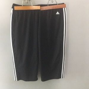 Adidas 3 stripe black capris Sz XL